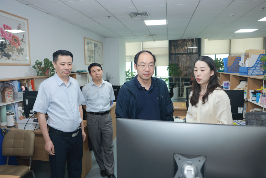 中國(guó)外文局副局長(zhǎng)于運(yùn)全一行到安徽新媒體集團(tuán)調(diào)研